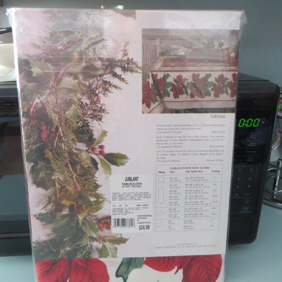 Bardwil Seasons Christmas Jubilant Tablecloth - Picture 2 of 2